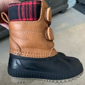 Gap duck boots